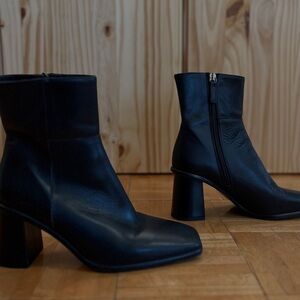 ALOHAS West Total Black- Leather Ankle Boots